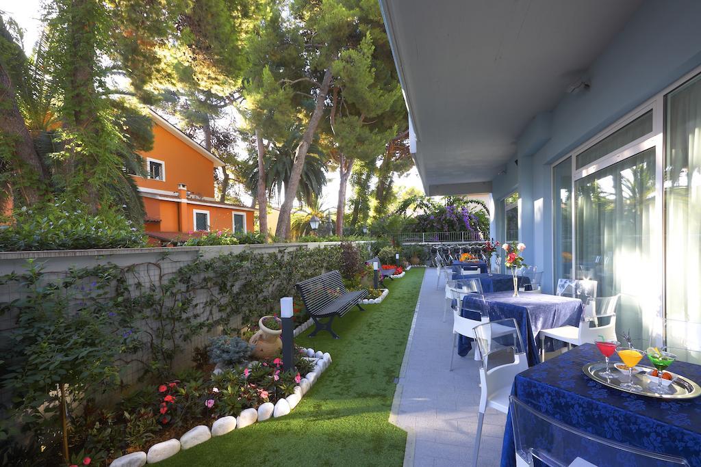 Aurea Hotel Tortoreto Exteriör bild